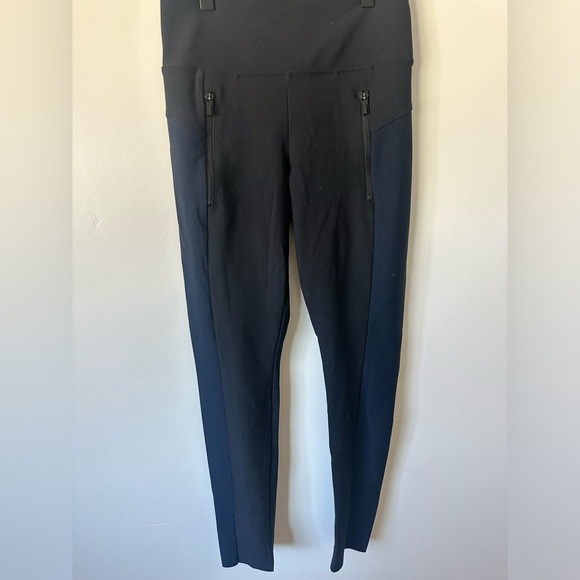 LIKE NEW ATHLETA Stellar Tights Black Navy Work Travel Commute Pants/Leg… - Picture 2 of 5